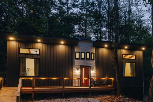 NEW Unique Silo | Hot Tub | King Beds | Sleeps 6