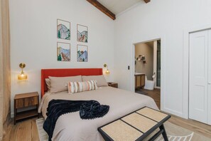 3 bedrooms, desk, iron/ironing board, travel cot