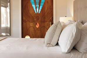 6 bedrooms, iron/ironing board, free WiFi, bed sheets