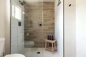 Dusche, Haartrockner, Shampoo
