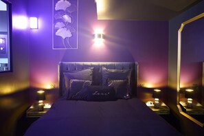 Tabla de planchar con plancha, wifi gratis y ropa de cama 