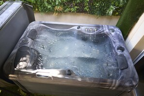Bañera de hidromasaje exterior