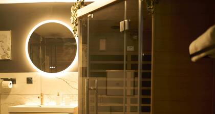 La Romance Room - Jacuzzi | Cinema | Sauna