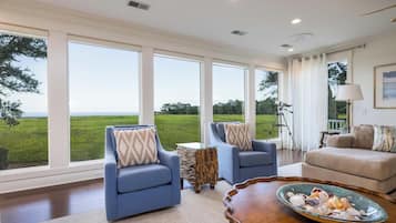 Talo, useita sänkyjä, parveke, valtamerinäköala (111 Cardinal Crest) | Näkymä huoneesta