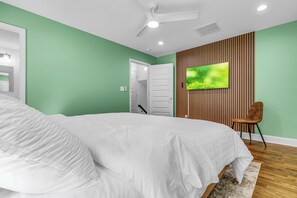 3 室のベッドルーム、アイロン / アイロン台、WiFi (無料)、ベッドシーツ