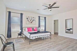 5 bedrooms, iron/ironing board, WiFi, bed sheets