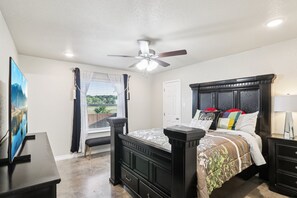 3 bedrooms, in-room safe, desk, iron/ironing board