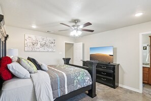 3 chambres, bureau, fer et planche à repasser, lit parapluie