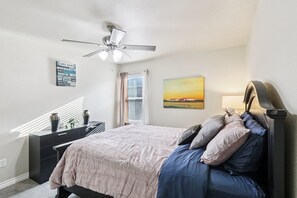 3 bedrooms, desk, iron/ironing board, travel crib - Comfort Meets Convenience -3BR near fort Cavazos, WiFI, Garage, Pet friendly (Copperas Cove)