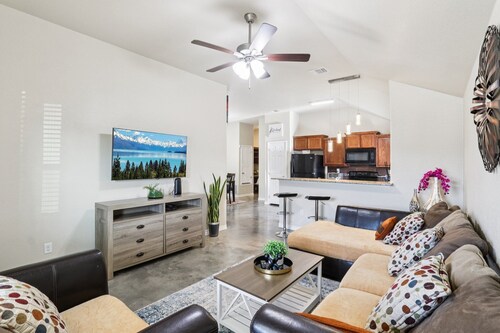 Comfort Meets Convenience -3BR, 2BR with Office & Fenced Yard by Fort Cavazos