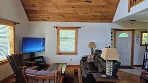 Smart TV, DVD player, books - Chapel Rest/Breathtaking Views - Blue Ridge Pkwy. Minutes to Boone/Blowing Rock (Boone)