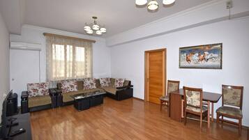 Blackout curtains, iron/ironing board, free WiFi