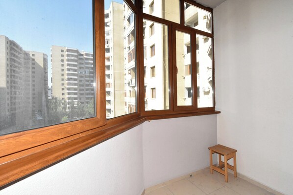 Comfort-Apartment, Stadtblick | Balkon