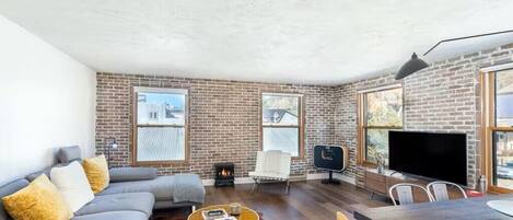 Älytelevisio, kirjoja, musiikkikirjasto