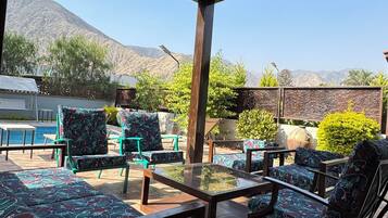 Cottage | Minibar, in-room safe, free WiFi, bed sheets