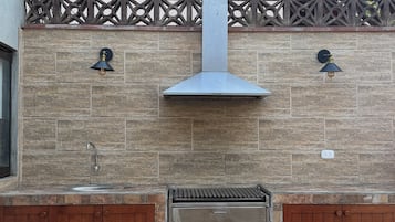 Cottage | Minibar, in-room safe, free WiFi, bed sheets