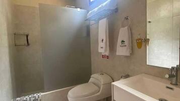 Basic Double Room | Bathroom | Shower, hair dryer, towels, soap