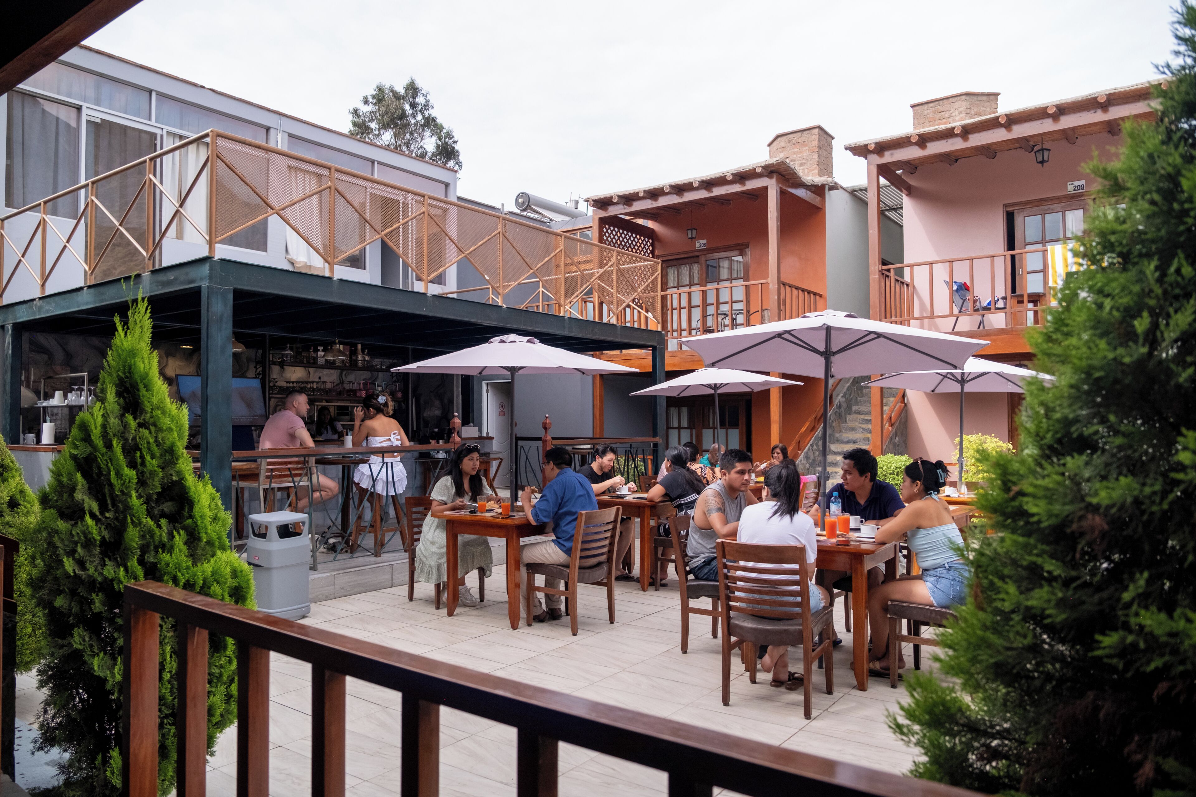 Bar junto a la piscina