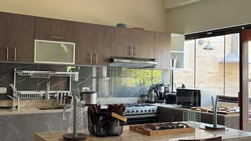 Cottage | Minibar, in-room safe, free WiFi, bed sheets