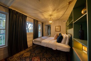 1 bedroom, desk, iron/ironing board, WiFi