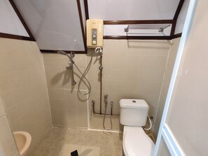 Shower, bidet, towels, soap