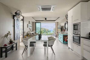 Jääkaappi, mikroaaltouuni, uuni, liesi