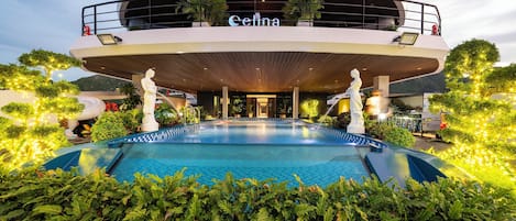 Outdoor pool, pool umbrellas, sun loungers