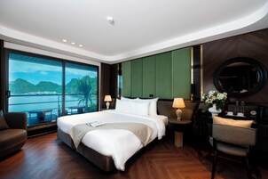 Executive Ocean Balcony Suite