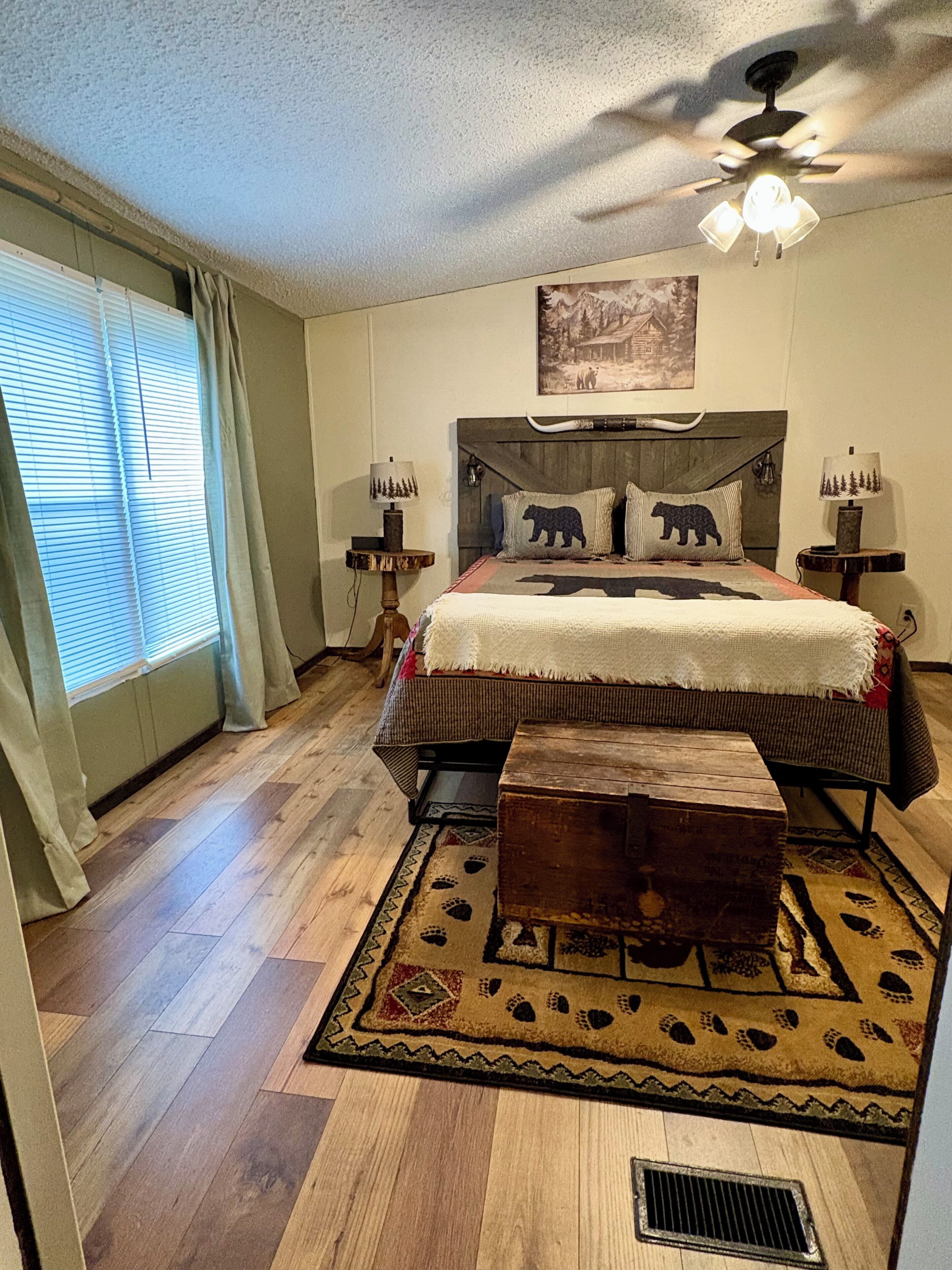 3 habitaciones, tabla de planchar con plancha, wifi y ropa de cama 