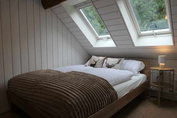 Iron/ironing board, travel crib, free WiFi, bed sheets