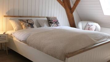 4 bedrooms, iron/ironing board, travel crib, free WiFi