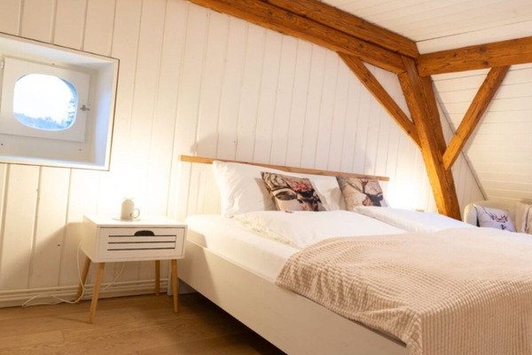 Bett mit hochwertigen Matratzen und Topper, Babybett möglich