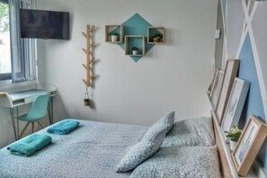 WiFi, bed sheets