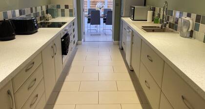 Beautiful and Spacious Countryside Cottage