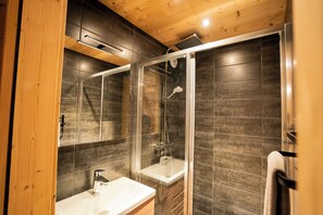 Shower, hair dryer - CHALET LES CERFS (Châtel)