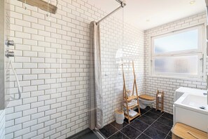 Apartment | Bathroom