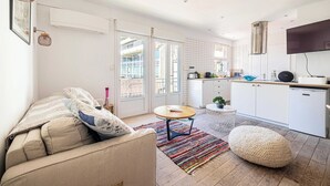 A modern apartment with a living room, kitchen, and balcony. - Cozy 2 Bedroom Apartment in the Heart of Cannes (Cannes)