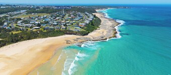 Blue Cottage – Coastal Family Retreat, Walk to Beach, Relaxed & Spacious