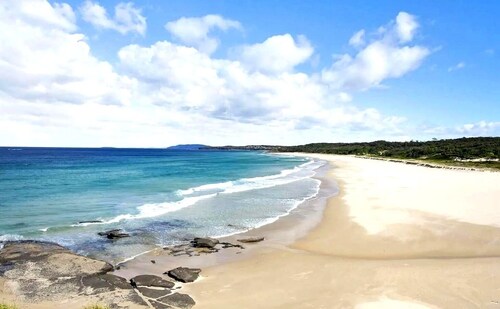 Blue Cottage – Coastal Family Retreat, Walk to Beach, Relaxed & Spacious