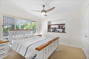 5 chambres, coffres-forts dans les chambres, fer et planche à repasser