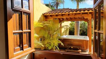 Bain à remous extérieur