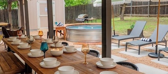 7BD Southwestern Retreat - Pool - Outdoor Dining - Gym - PingPong - 10 Min to DT