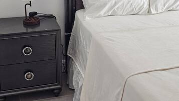 2 soverom, skrivebord, strykejern/-brett og wi-fi (inkludert)