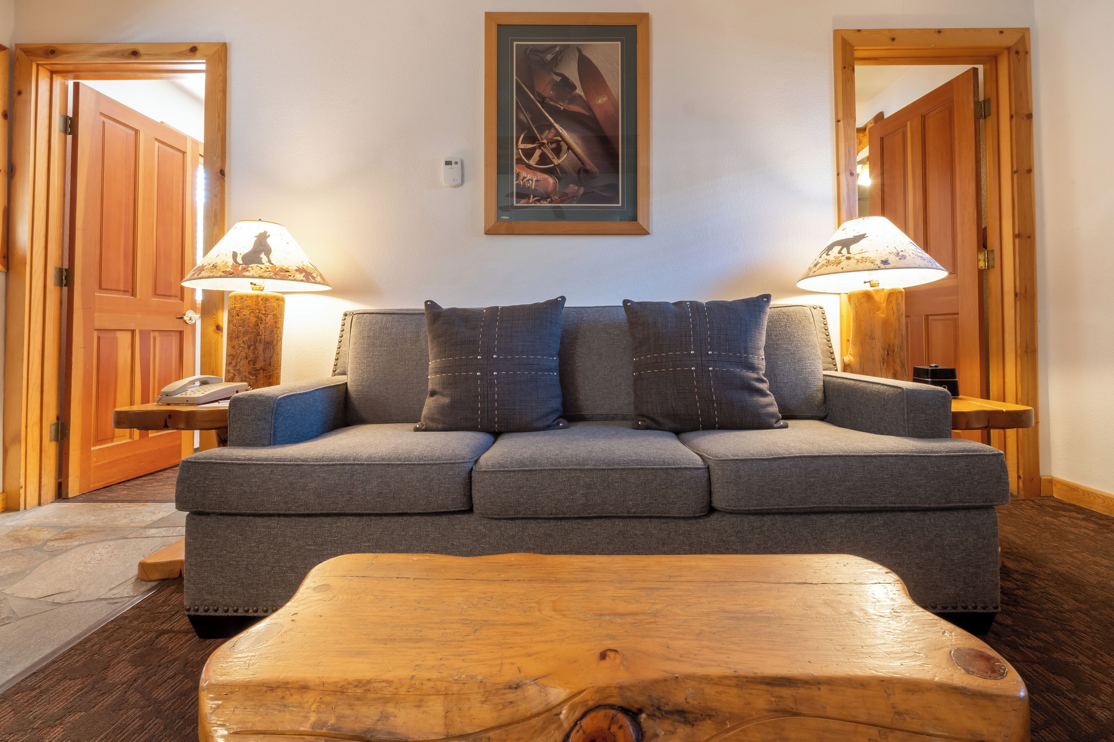 Relax And Recharge! 2 Comfortable Units, Free Parking & Pool! - Kings Beach, CA