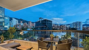 Elite Condo, 2 Bedrooms, City View | Terrace/patio