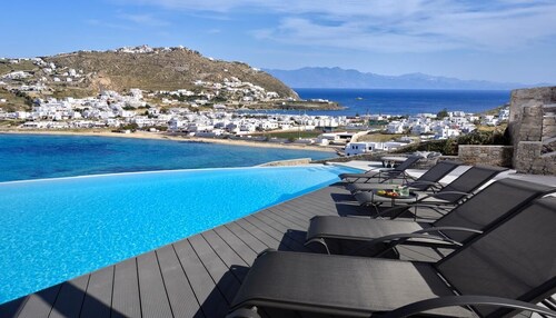 Luxurious 5-bedroom villa in marvelous Mykonos   With full sea views