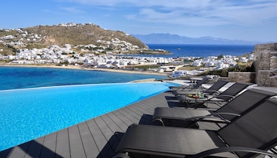 Luxurious 5-bedroom villa in marvelous Mykonos With full sea views