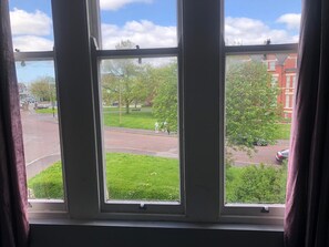 Comfort-Doppelzimmer, Nichtraucher, eigenes Bad | Schreibtisch, laptopgeeigneter Arbeitsplatz, Verdunkelungsvorhänge