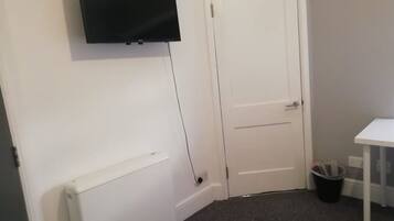 Chambre Simple, non-fumeurs, réfrigérateur | Bureau, espace de travail pour ordinateur portable, rideaux occultants