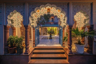Spacious boutique hotel-suites in jaipur city centre with a lovely pool